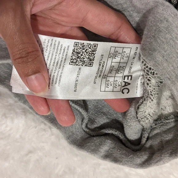 Guess baby girl lace sweatshirt - Picture 2 of 5